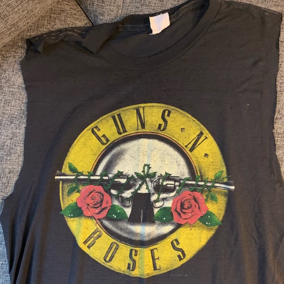 Guns & Roses 🌹 - Picture 1 of 5